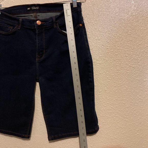 Lee women's size 12 medium dark blue modern series midrise fit bermuda shorts - Picture 6 of 8